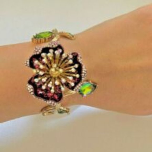 Betsey Johnson Jewelry - Betsey Johnson Surreal Forest Flower Bracelet